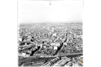 Vista aérea de la calle Estación en 1970 en el barrio de la Circular. ARCHIVO MUNICIPAL