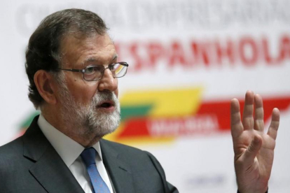 Mariano Rajoy, este martes 30 de mayo, durante un foro empresarial celebrado en la localidad portuguesa de Vila Real, en el marco de la XXIX cumbre luso-española.-LAVANDEIRA JR