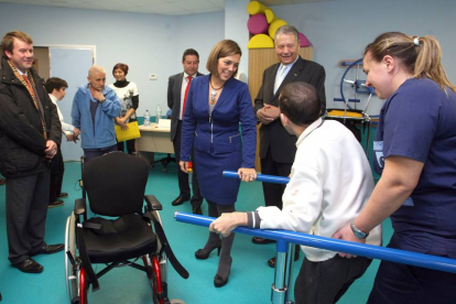 La consejera de Familia e Igualdad de Oportunidades, Milagros Marcos, asiste a la inaguración de la reforma global del Centro de Día Viana de la Fundación Personas junto a su presidente, Manuel Fernández (D)-Ical