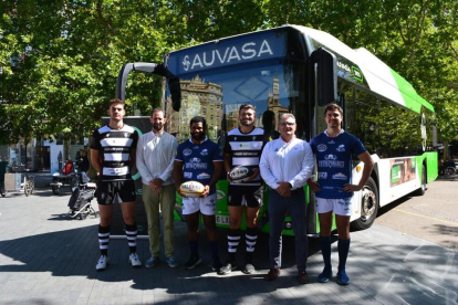 Presentación de la campaña de Auvasa con los clubes de rugby. / E. M.
