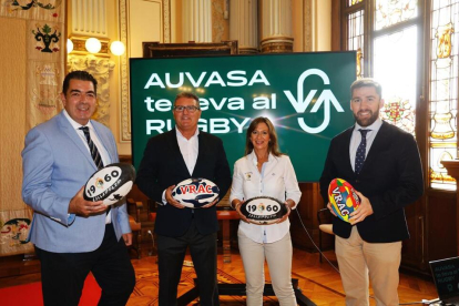 Presentación de la campaña de Auvasa con los clubes de rugby. / E. M.