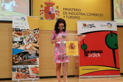 La concejala de Cultura y Turismo de Valladolid, Ana Redondo, en la celebración del Día de la Tapa. - AYUNTAMIENTO DE VALLADOLID