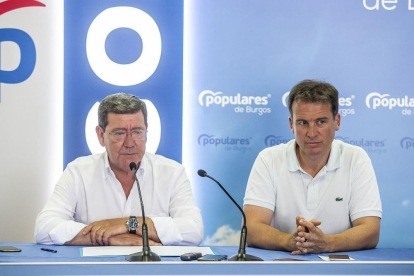 César Rico y Borja Suárez, ayer en la sede del PP de Burgos.-S. OTERO