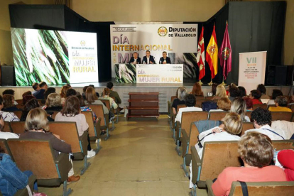 El presidente de la Diputación de Valladolid, Conrado Íscar, asiste a los actos de celebración del Día Internacional de la Mujer Rural. -ICAL