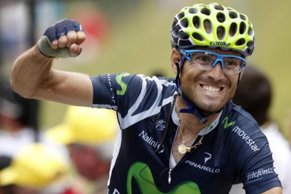 Valverde llega triunfador a la meta.-REUTERS / STEPHANE MAHE