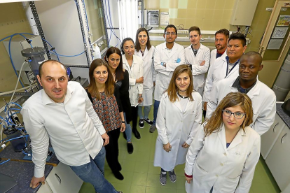 Miembros del equipo de Tratamiento Biológico de Gases y Tecnología de Microalgas del Grupo de Tecnología de la Universidad de Valladolid.-EL MUNDO