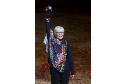 Concha Velasco recibió el Premio Max de Honor en mayo de 2019 en el Teatro Calderón en una imagen de archivo. - ICAL