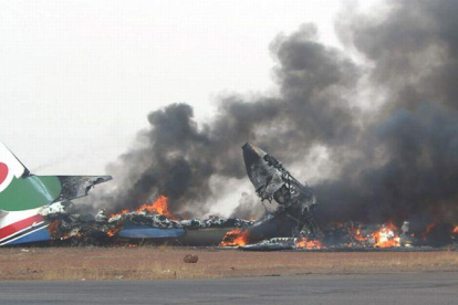 La aeronave chocó contra un camión de bomberos al aterrizar en el aeropuerto.-ATLAS