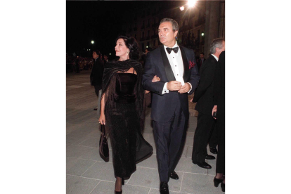 Concha Velasco y Paco Marsó en una imagen de la inauguración del Teatro Real en octubre de 1997 en una imagen de archivo. - E.M.