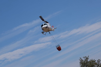 Un helicóptero de lucha contra incendios - EMERGENCIAS 1-1-2 CYL - Archivo