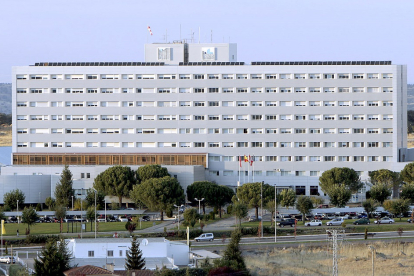 Hospital Nuestra Señora de Sonsoles de Ávila con placas de energía solar en la azotea.- ICAL