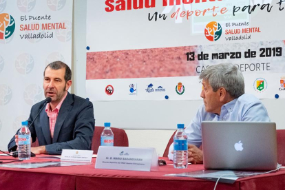 David Espinar (RealValladolid) y Mario Barandiarán (VRAC) durante una de las ponencias.-REAL VALLADOLID