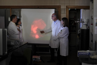 José Juan García Marín, Concha Pérez, Francisco Bermejo y Marta Rodríguez en las instalaciones de la Universidad de Salamanca.-ENRIQUE CARRASCAL