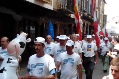 Eatapa 3: Campo - Medina de Rioseco Ganaderos del sector lácteo durante el tercer día de marcha.