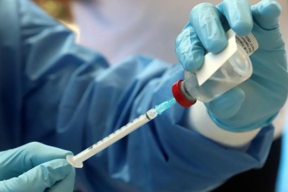 Vacuna contra el ébola-KENNY KATOMBE