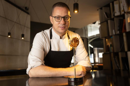 Teo Rodríguez, chef de Trasto Restaurante, posa con 'Pucela Roll', el pincho de oro del Concurso Provincial de Valladolid. -PHOTOGENIC