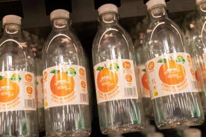 Botellas realizadas con plástico 100% reciclado y 100% reciclable