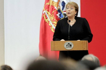 Michelle Bachelet, durante la ceremonia de conmemoración del 41º aniversario del golpe militar contra Allende, este jueves en el palacio de la Moneda.-Foto: EFE / SEBASTIAN SILVA