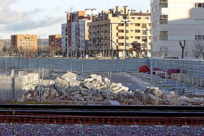 Obras paralizadas del túnel que se construirá entre las calles Andrómeda y Gómez  Barco.-J.M. Lostau