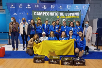 Equipo femenino de la Real Sociedad Hípica de Valladolid. / EM