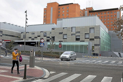 Entrada al Hospital Clínico Universitario de Valladolid. -E.M.