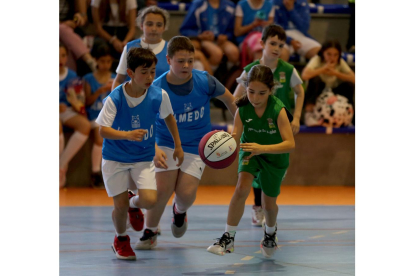 Competición de baloncesto en Olmedo. / E. M.