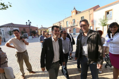 El candidato a la Secretaría General del PSOE de Castilla y León Luis Tudanca mantiene un encuentro con militantes en Cigales-Ical