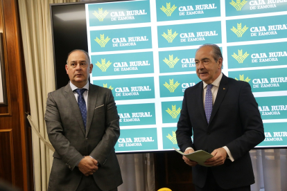 El presidente de Caja Rural de Zamora, Nicanor Santos, y el director general de la entidad, Cipriano García. - ICAL