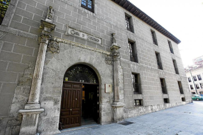 Fachada de la Casa del Estudiante, de Valladolid.-PABLO REQUEJO/PHOTOGENIC