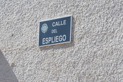 Placa de la calle del Espliego en el barrio Pinar de Antequera.- PHOTOGENIC