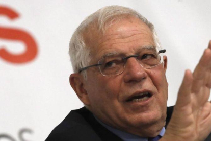 El ministro de Asuntos Exteriores, Josep Borrell, este lunes en Madrid.-EFE/ JAVIER LIZÓN