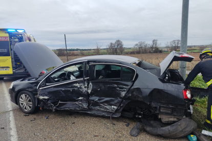 Estado en el que han quedado los vehículos tras el accidente en La Cistérniga - BOMBEROS DIP. VALLADOLID