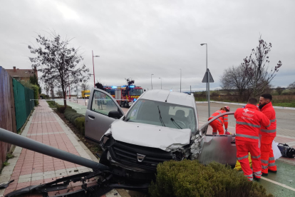 Estado en el que han quedado los vehículos tras el accidente en La Cistérniga - BOMBEROS DIP. VALLADOLID