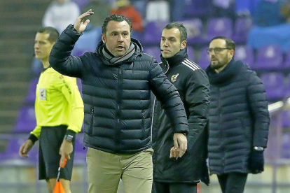 Sergio critica una decisión arbitral durante el pasado partido de Copa.-J.M. LOSTAU