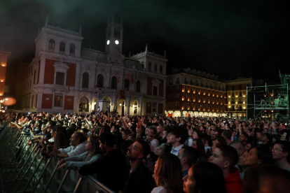 Concierto de Carlos Sadness en la Plaza Mayor de Valladolid. PHOTOGENIC