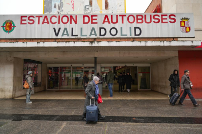 Exterior de la estación de autobuses de Valladolid. -J.M. LOSTAU