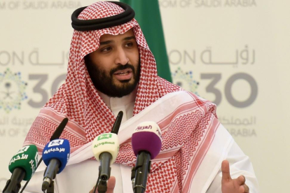 El principe heredero de Arabia Saudí, Mohamed bin Salmán, durante la presentación del programa de reformas económicas.-AFP / FAYEZ NURELDINE