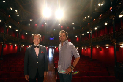Enrique Cornejo (I) y Alain Cornejo presentan la nueva programación cultural que Iniciativas Teatrales traerá al Teatro Zorrilla de Valladolid-ICAL