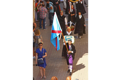 Un momento de la procesión en la festividad de la Virgen de la Encina.-ICAL