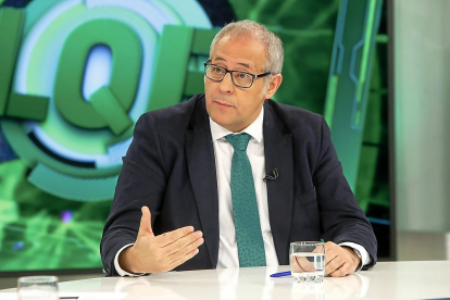 José Antonio Martínez Bermejo durante ‘La Quinta Esquina’, programa emitido en La 8 Valladolid.-J. M. LOSTAU