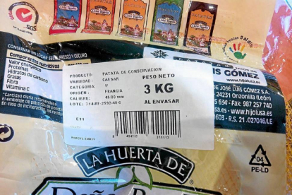 Una de las bolsas de patatas del supermercado Dia de Paseo Zorrilla-El Mundo