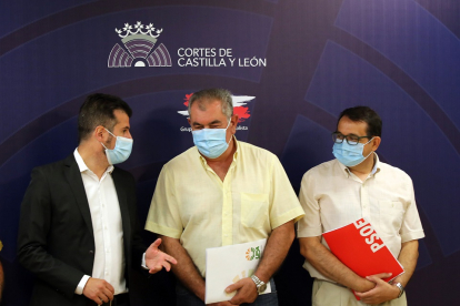 El secretario general del PSOECyL y portavoz del Grupo Socialista en las Cortes, Luis Tudanca, se reúne con el secretario general de UPA Castilla y León, Aurelio González. - ICAL