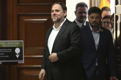 Oriol Junqueras, tras recoger el acta de diputado, en mayo.-DAVID CASTRO