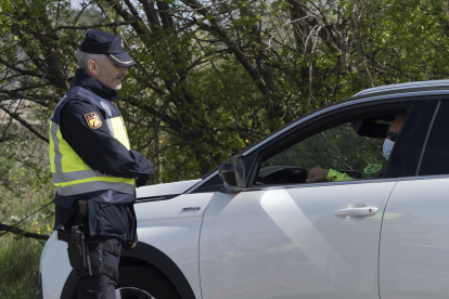 Control policial en la carretera Madrid, a la entrada y salida de Valladolid. - Photogenic/Miguel Ángel SAntos