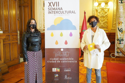 María del Carmen Jiménez (izquierda) y Rafaela Romero (derecha) presentan la XVII Semana Intercultural. - AYUNTAMIENTO DE VALLADOLID