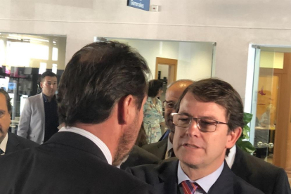 El presidente de la Junta saluda al alcalde de Valladolid.-EUROPA PRESS