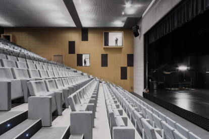 Casa de la Música y el Teatro. -ARQUITECTURA VIVA (2)