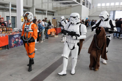 Figurantes de Star Wars en la Feria del Coleccionismo. -J.M. LOSTAU