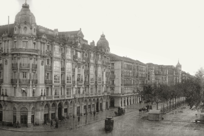 Fotografía de 1915 que muestra la Casa Mantilla y la avenida Alfonso XIII- ARCHIVO MUNICIPAL
