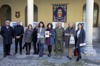 Asistentes a la presentación de la presentación de la exposición de la Seamana Santa de la Apulia italiana.-EUROPA PRESS